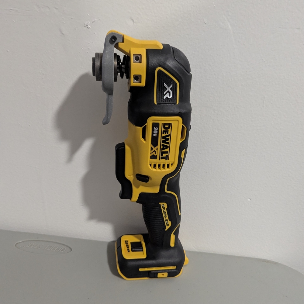 DeWalt XR Oscillating Tool - Black and Yellow